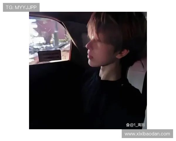 黑色系足球球星头像展现男性力量与沉稳气质魅力